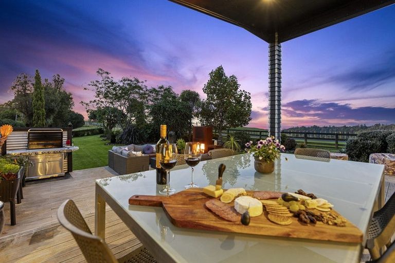 Photo of property in 418 Kaipikari Road, Urenui, 4375