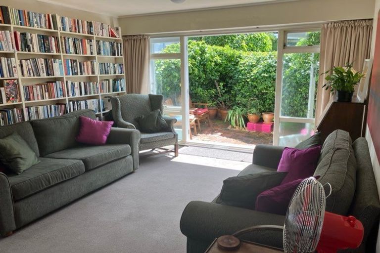 Photo of property in Newman Court Apartments, 2 Newman Terrace, Thorndon, Wellington, 6011
