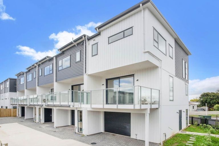 Photo of property in 4/2a Cambridge Road, Manurewa, Auckland, 2102