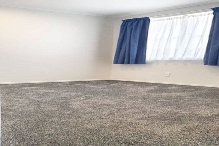 Photo of property in 2/24 Dale Crescent, Pakuranga, Auckland, 2010