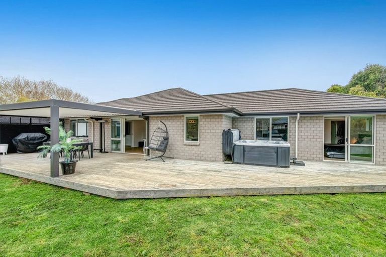Photo of property in 9 Riverboat Lane, Helensville, 0800