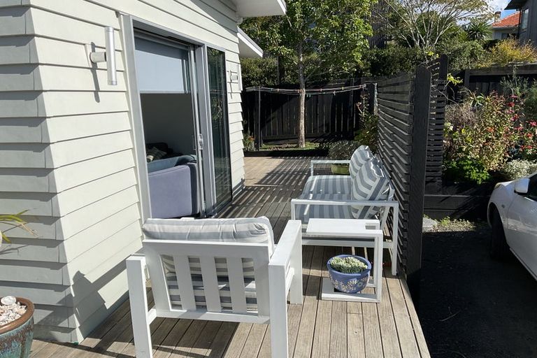 Photo of property in 15 Old Lake Road, Narrow Neck, Auckland, 0624