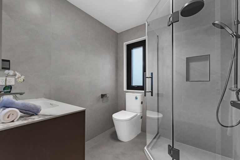 Photo of property in 2d Gordon Stanley Drive, Massey, Auckland, 0614