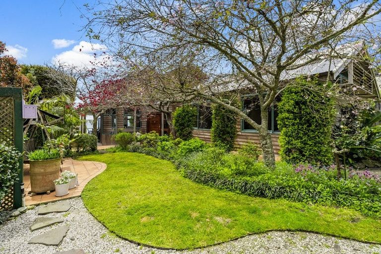 Photo of property in 6 Joydon Place, Stanmore Bay, Whangaparaoa, 0932