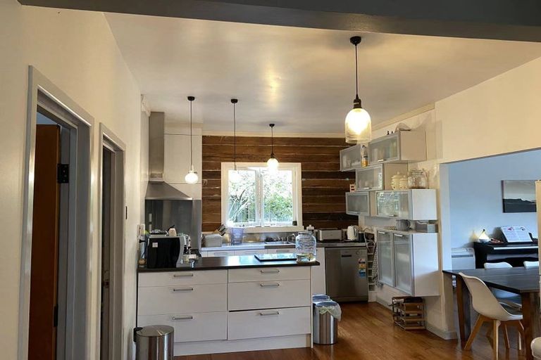 Photo of property in 34 Sandown Road, Rothesay Bay, Auckland, 0630