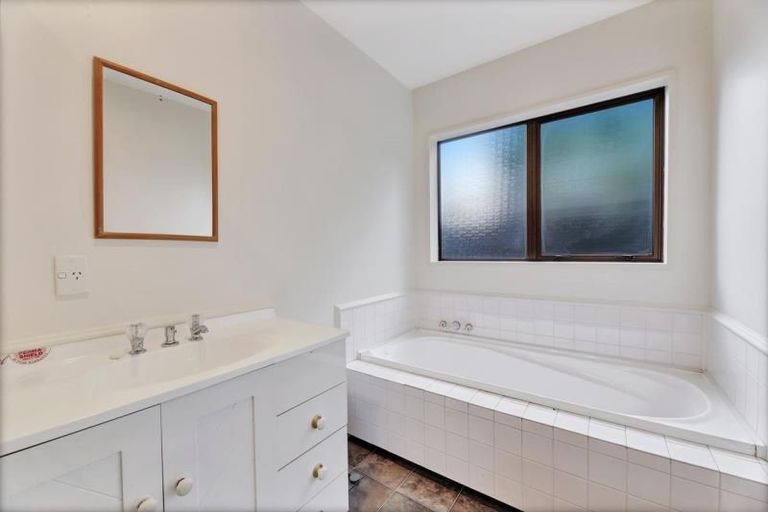 Photo of property in 412 Yaldhurst Road, Russley, Christchurch, 8042