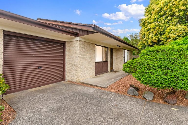 Photo of property in 2/13 Frank Evans Place, Henderson, Auckland, 0610