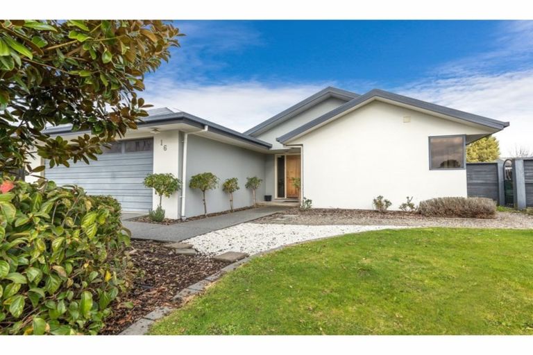 Photo of property in 16 Camleigh Close, Kaiapoi, 7630