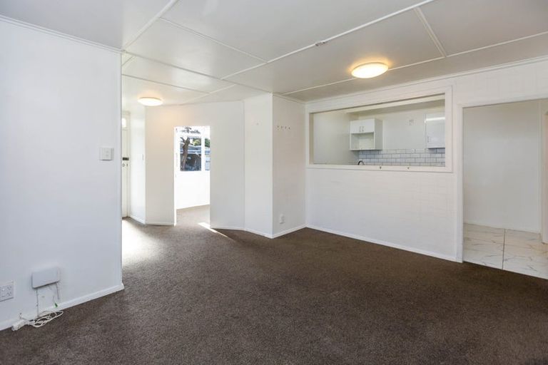 Photo of property in 35 Hanson Grove, Stokes Valley, Lower Hutt, 5019