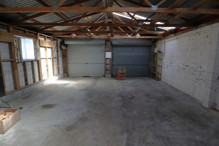 Photo of property in 16 Oberon Street, Stratford, 4332