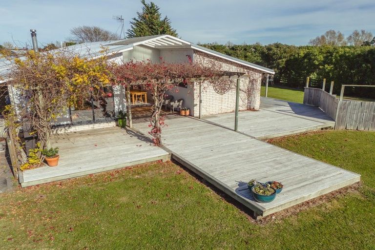 Photo of property in 93 Cemetery Road, Sanson, Palmerston North, 4479