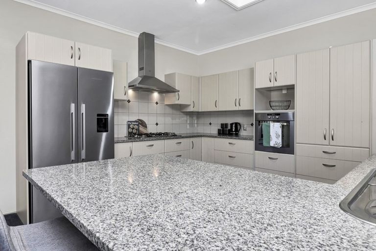 Photo of property in 102 Oriental Parade, Papamoa Beach, Papamoa, 3118