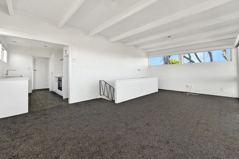 Photo of property in 1/8 Rewi Street, Torbay, Auckland, 0630