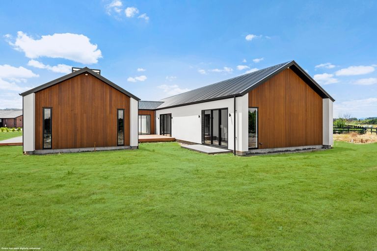 Photo of property in 35 Mike Smith Drive, Cambridge, 3434