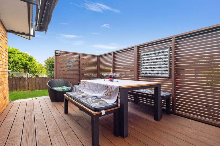 Photo of property in 42 Bodi Place, Te Atatu South, Auckland, 0610