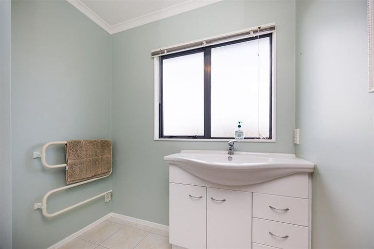 Photo of property in 11 Mcilwaine Place, Marton, 4710