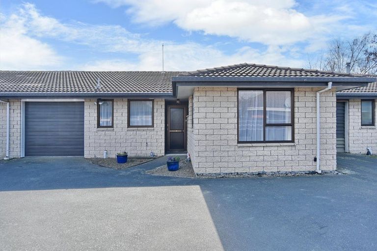 Photo of property in 2/7 Cassidy Place, Belfast, Christchurch, 8051