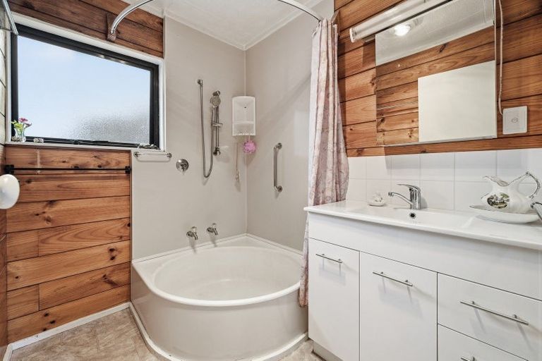 Photo of property in 3a Jet Place, Pukehangi, Rotorua, 3015