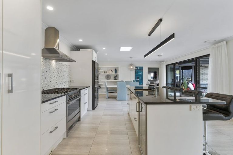 Photo of property in 17 Wautaiti Drive, Riverhead, 0820