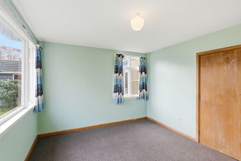 Photo of property in 48 Saint Andrews Square, Strowan, Christchurch, 8052