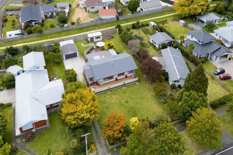 Photo of property in 38 Pipiroa Road, Ngatea, 3503