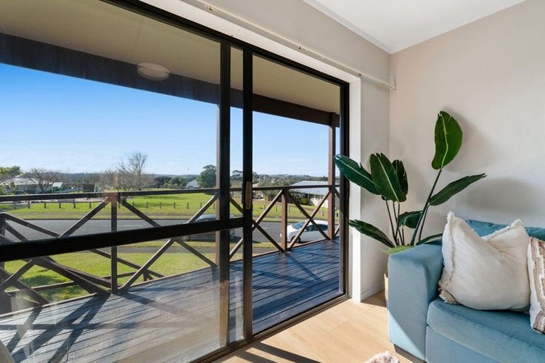Photo of property in 24 Bronzewing Terrace, Unsworth Heights, Auckland, 0632