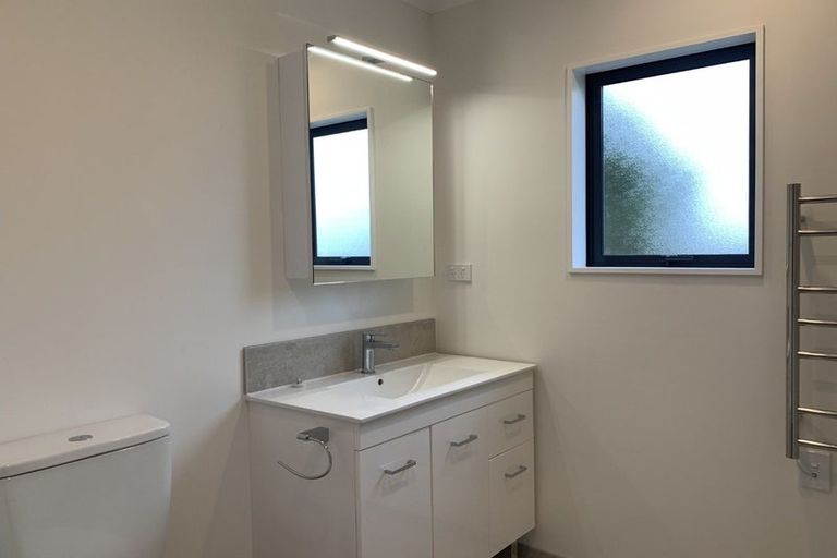 Photo of property in 468c Roscommon Road, Clendon Park, Auckland, 2103