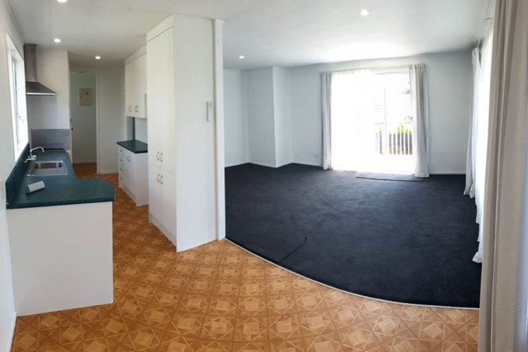 Photo of property in 5 Rapaki Place, Te Atatu Peninsula, Auckland, 0610