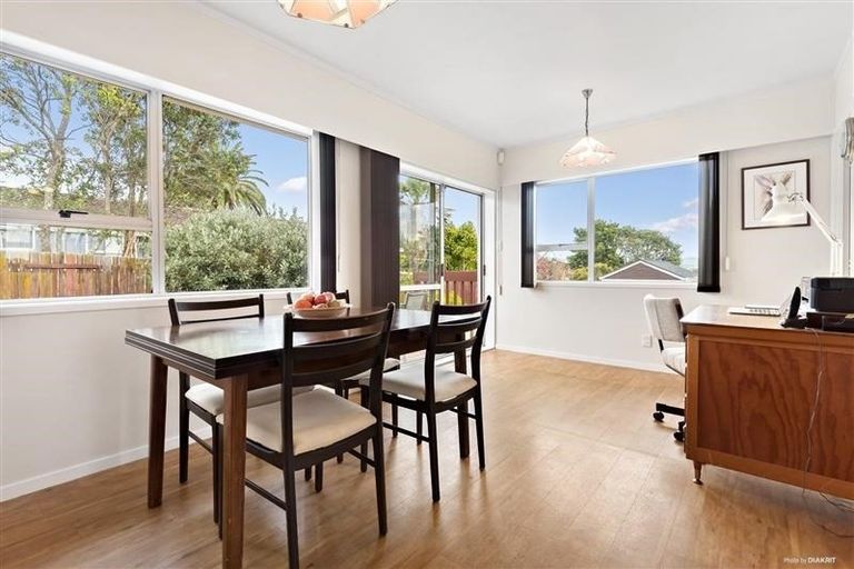 Photo of property in 46 Miltonia Avenue, Te Atatu South, Auckland, 0610