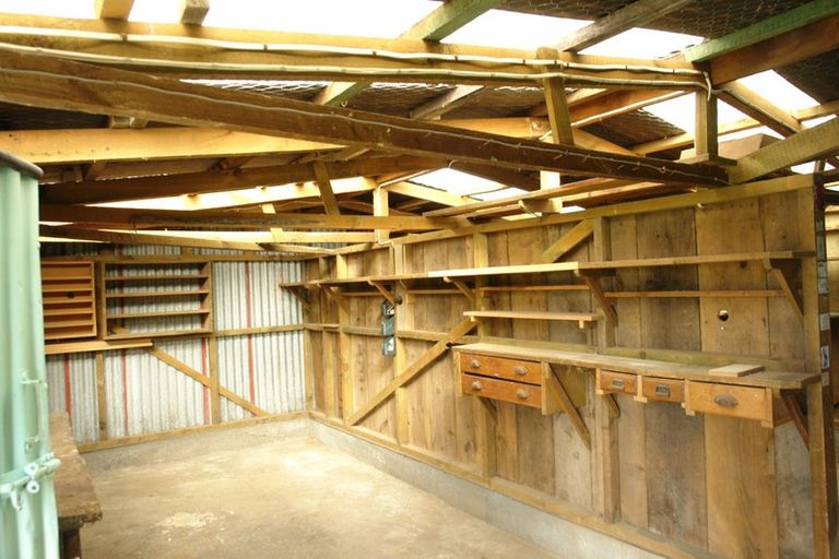 Photo of property in 28 Hussey Street, Waverley, 4510