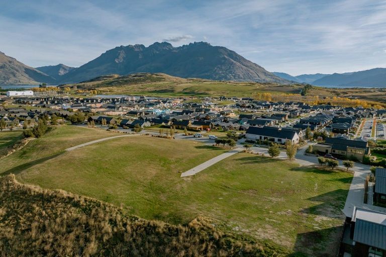 Photo of property in 22 Cunninghams Drive, Jacks Point, Queenstown, 9371