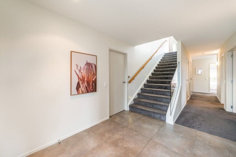 Photo of property in 10 Hollyford Place, Aotea, Porirua, 5024