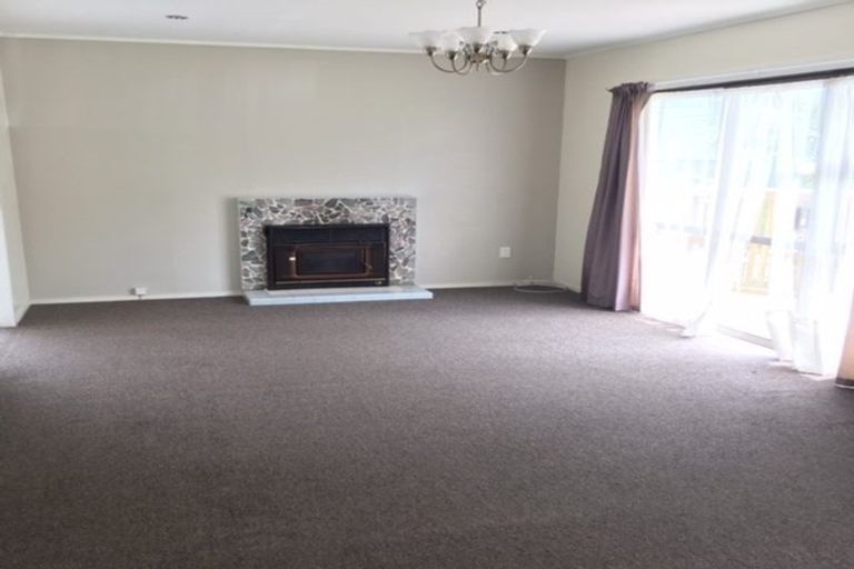 Photo of property in 26 Miltonia Avenue, Te Atatu South, Auckland, 0610