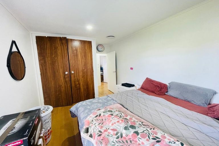 Photo of property in 60 Glen Marine Parade, Glendene, Auckland, 0602