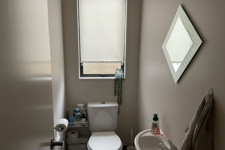 Photo of property in 16 Keating Rise, Northcross, Auckland, 0632