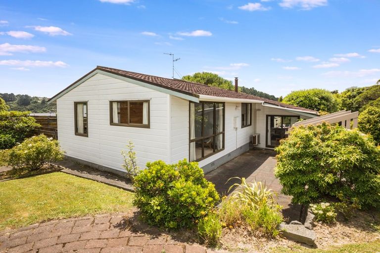 Photo of property in 32 Hicks Close, Whitby, Porirua, 5024