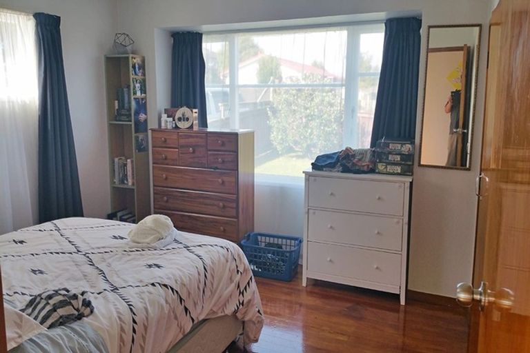 Photo of property in 82 Harrington Road, Henderson, Auckland, 0610