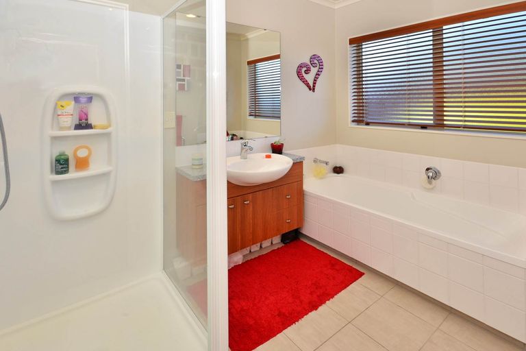 Photo of property in 38 Belfry Place, Wattle Downs, Auckland, 2103