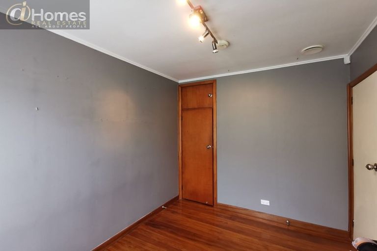 Photo of property in 69 Taikata Road, Te Atatu Peninsula, Auckland, 0610