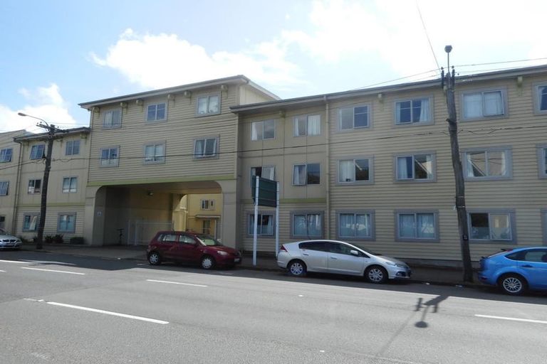 Photo of property in Basin Reserve Complex, 23/4 Sussex Street, Mount Cook, Wellington, 6021