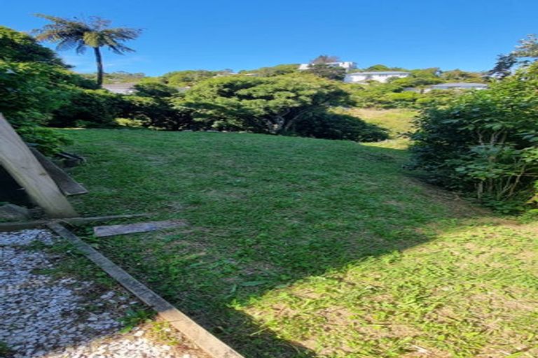 Photo of property in 29f2 Cheltenham Terrace, Newlands, Wellington, 6037