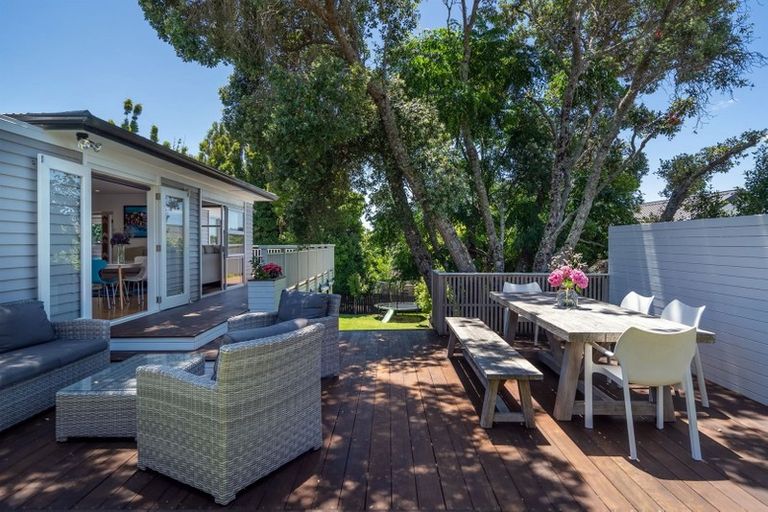 Photo of property in 8 Castleton Street, Birkdale, Auckland, 0626