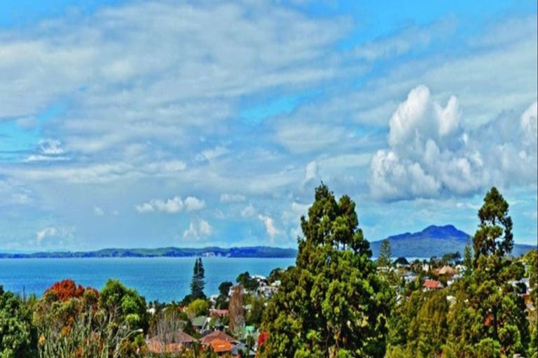 Photo of property in 68 Kowhai Road, Campbells Bay, Auckland, 0630