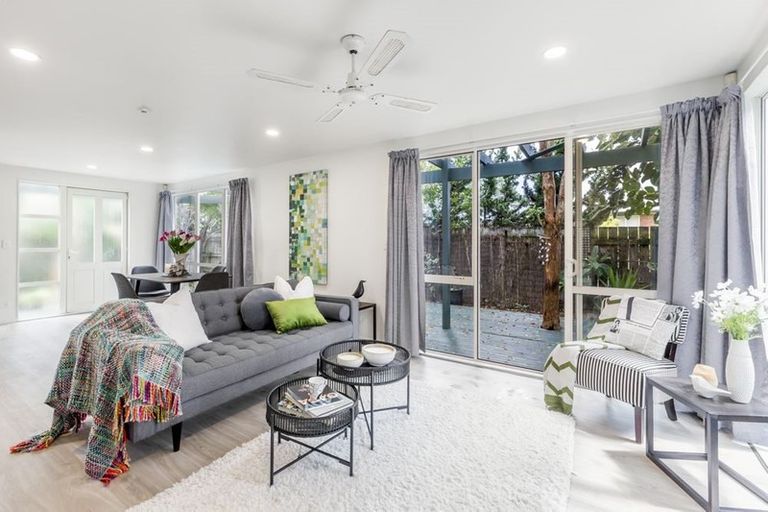 Photo of property in 18b Holiday Road, Stanmore Bay, Whangaparaoa, 0932