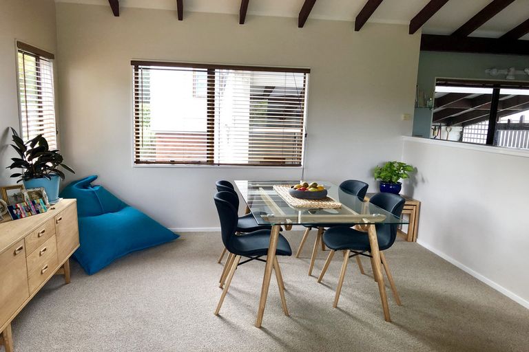 Photo of property in 2/25 Taioma Crescent, Te Atatu Peninsula, Auckland, 0610