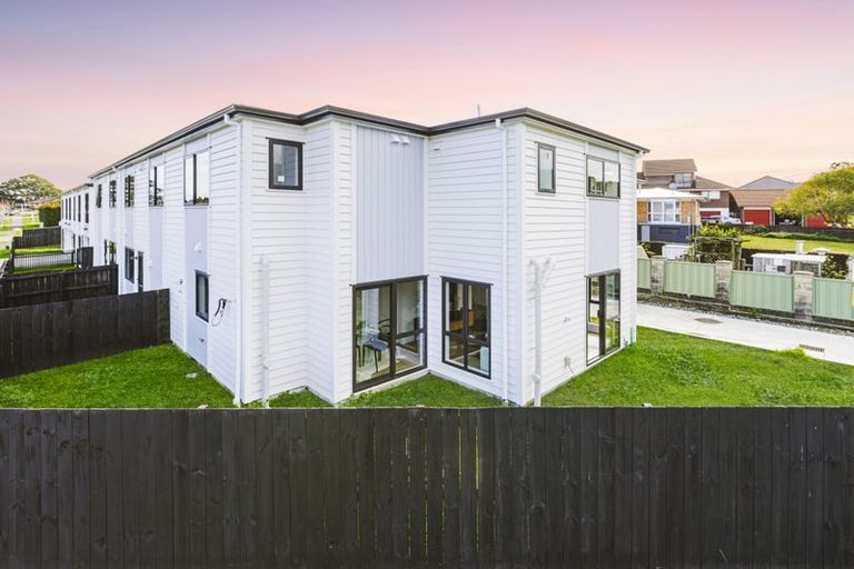 Photo of property in 559a Great South Road, Rosehill, 2113