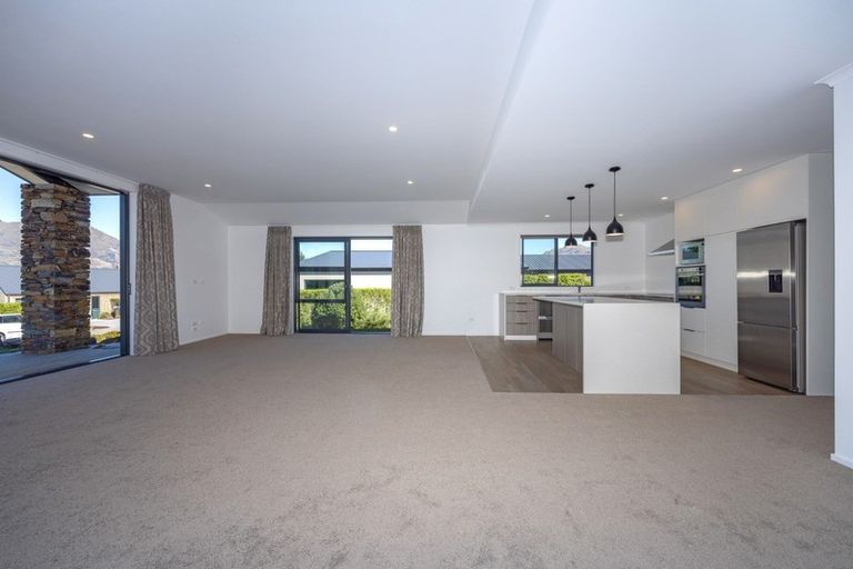 Photo of property in 16 Makomako Road, Wanaka, 9305