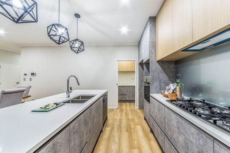 Photo of property in 27a Royal View Road, Te Atatu South, Auckland, 0610