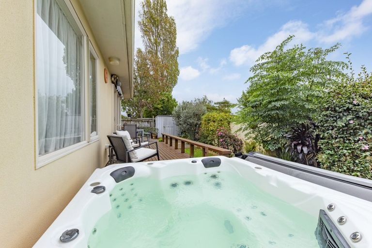 Photo of property in 65a Rimu Street, New Lynn, Auckland, 0600