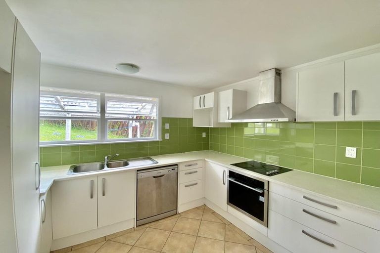 Photo of property in 19 Sunhaven Avenue, Glenfield, Auckland, 0629